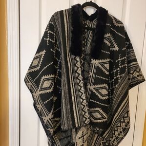 Black and Cream Geometric Patterned Shawl Pancho By Loft